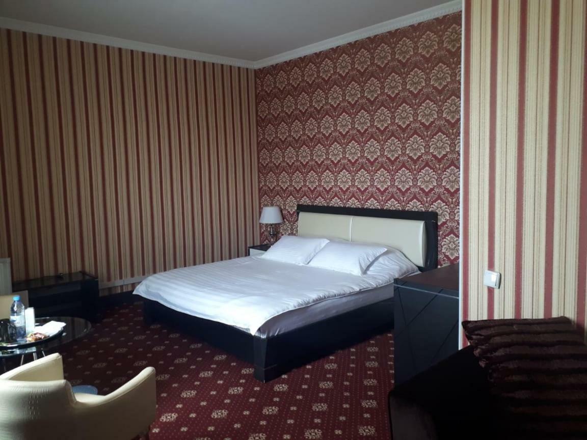 Seoul Hotel Шимкент Екстериор снимка