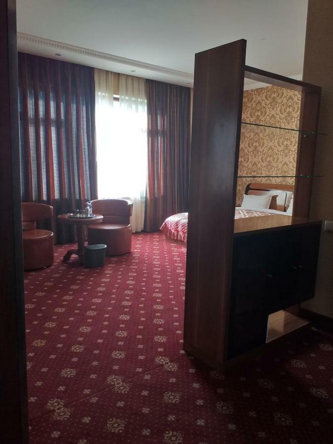 Seoul Hotel Шимкент Екстериор снимка